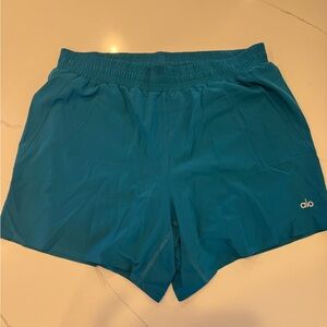 ALO Yoga 5” Adapt Turquoise Lined Shoes Shorts